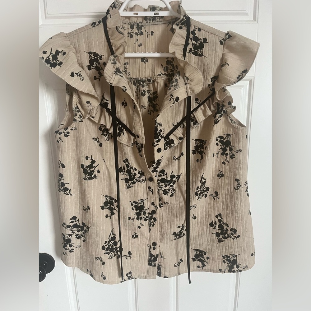 Floral Ruffle Sleeve Top - Black and Tan